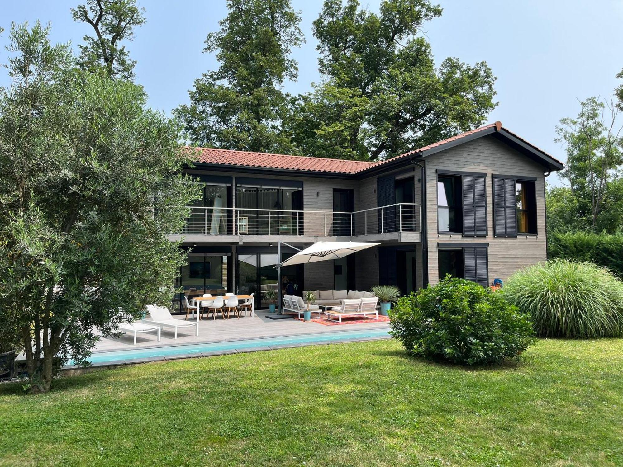 Villa Piscine A Proximite De Lyon Chaponost Exterior photo