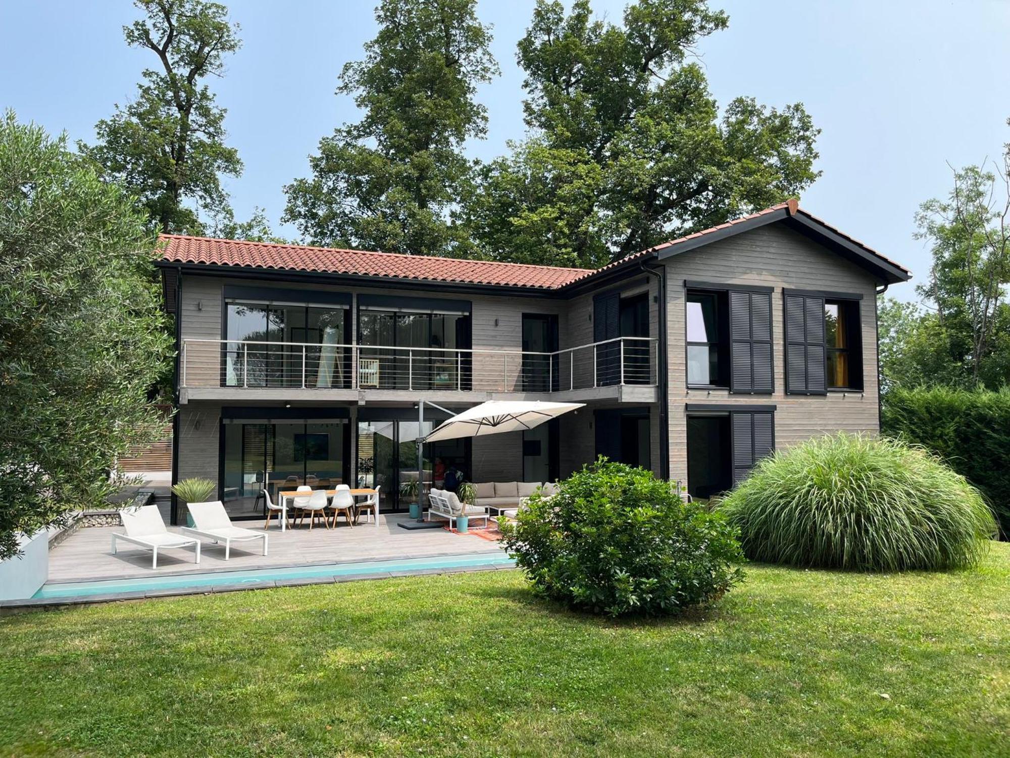 Villa Piscine A Proximite De Lyon Chaponost Exterior photo